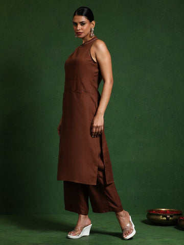 Varanga Women Round Neck Sleeveless Kurta with Trouser